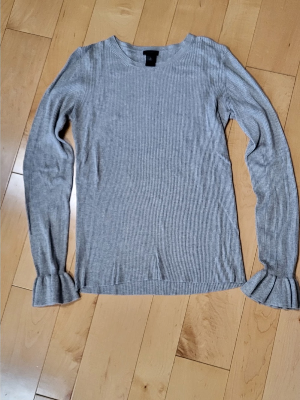 Ann Taylor Light Gray Ribbed Long-Sleeve Top with Flared Cuffs